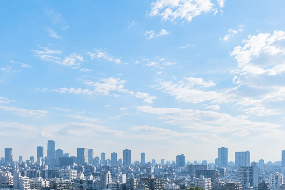 都市の建物が重なる街並みのイメージ