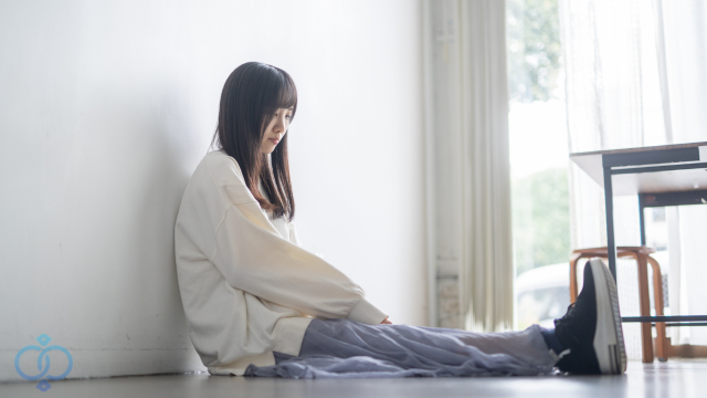 落ち込む女性
