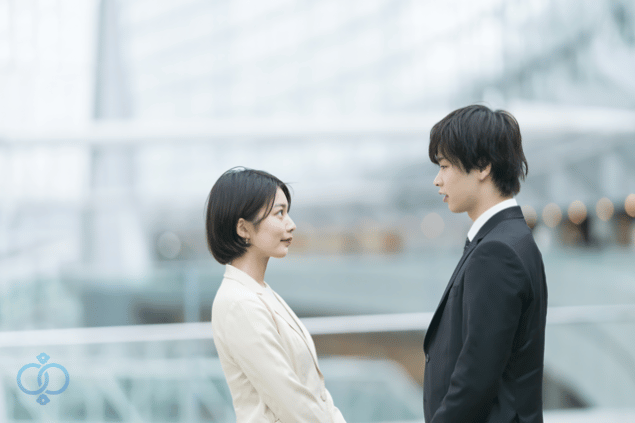 男女が見つめ合うイメージ画像