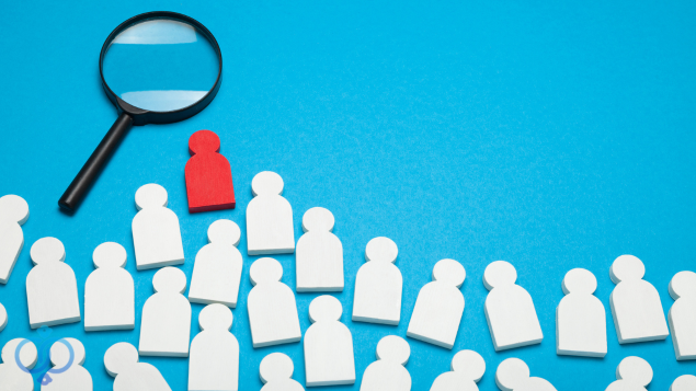 複数人の中から見破る