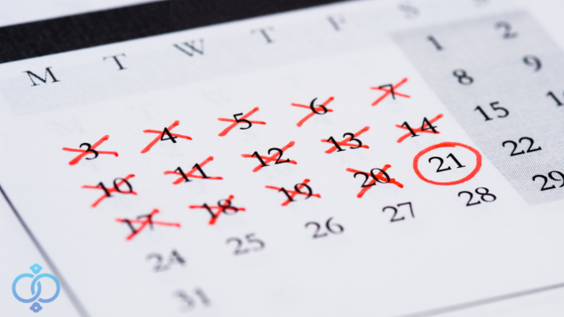 バツと丸印がつけられているカレンダー