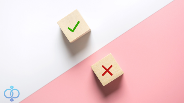 チェックとバツマークの積み木