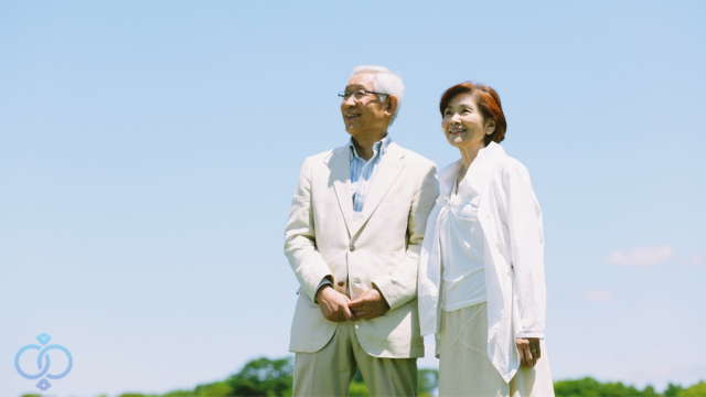 笑顔のシニア夫婦