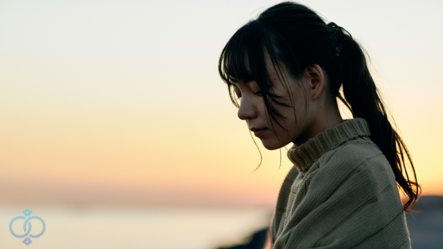 思い悩んでいる日本人女性