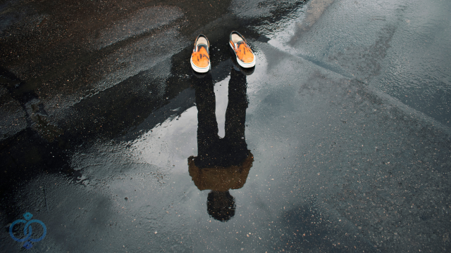 道端に落ちている靴