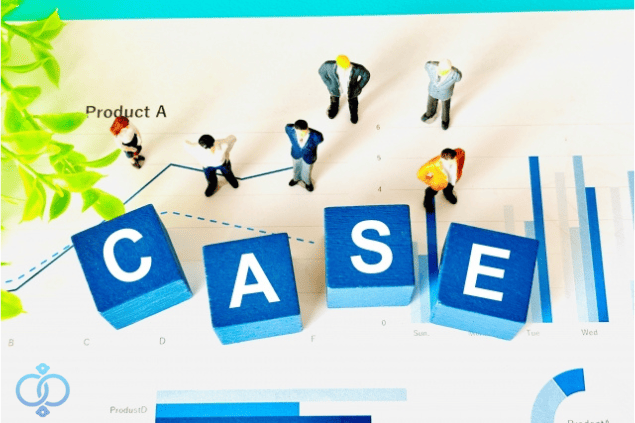 CASEと書かれたブロックを囲む資料と人型オブジェの画像。相談事例、イメージ画像