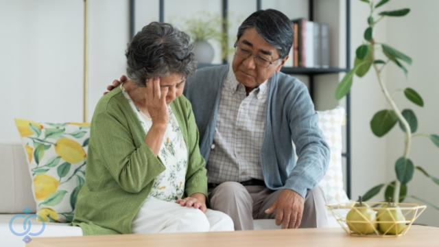 妻を心配するシニア夫婦