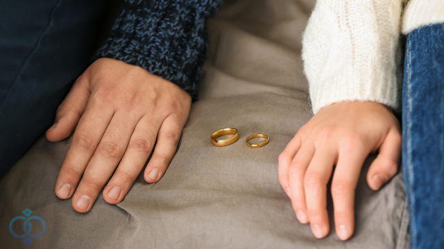 結婚指輪を外す夫婦