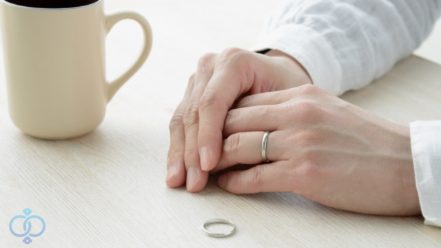 指輪を外して話し合う