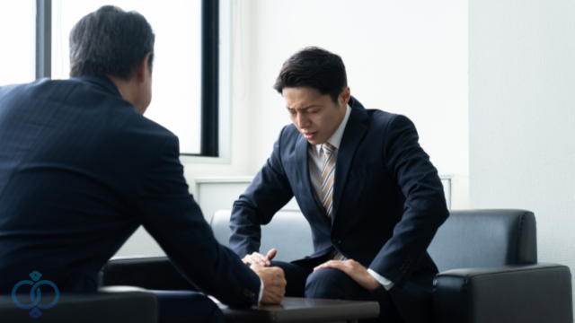 謝罪するビジネスマン