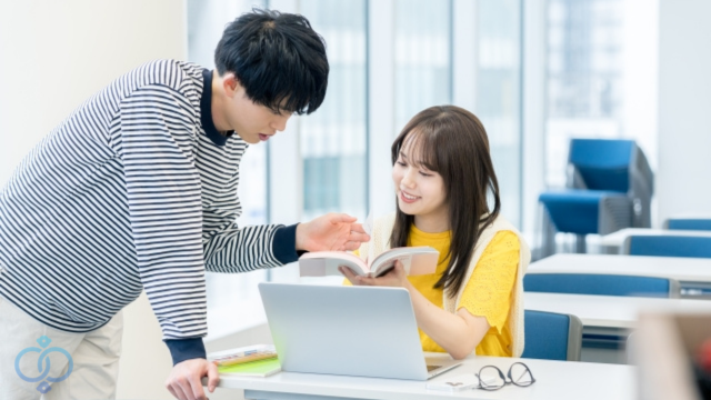 授業を受ける大学生